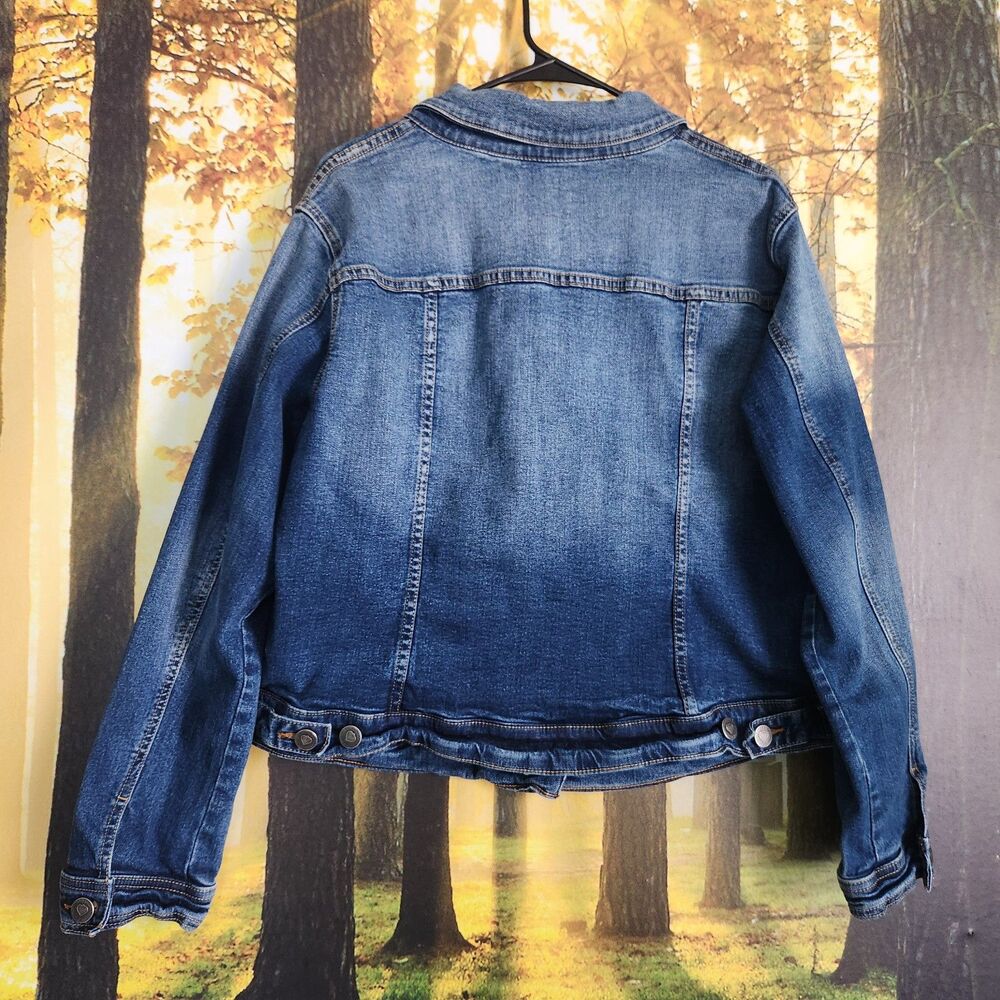 Torrid Women's Denim Jacket Plus Size 2 Medium Wash Stretch Long Sleeve Trucker - Picture 7 of 12